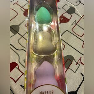 NWT Set of 3 Makeup Blenders